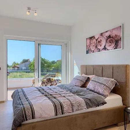 4 Bedroomstunning In بيت للعطل بولا
