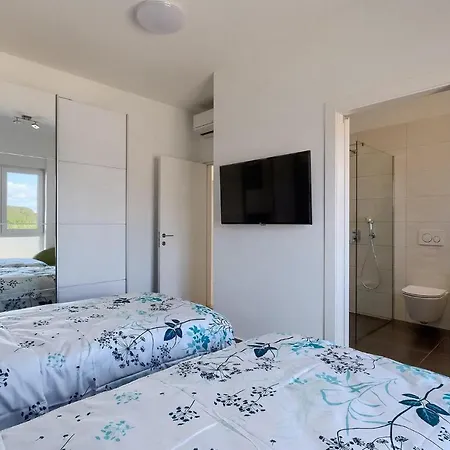 بيت للعطل 4 Bedroomstunning In *