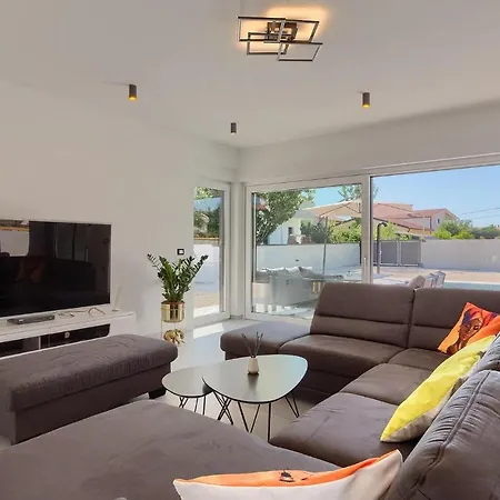 4 Bedroomstunning In بيت للعطل بولا