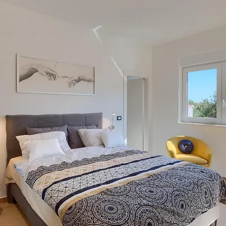 بيت للعطل 4 Bedroomstunning In بولا