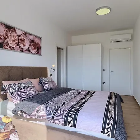 بيت للعطل 4 Bedroomstunning In بولا