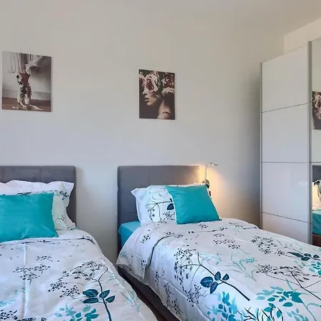 4 Bedroomstunning In * بولا